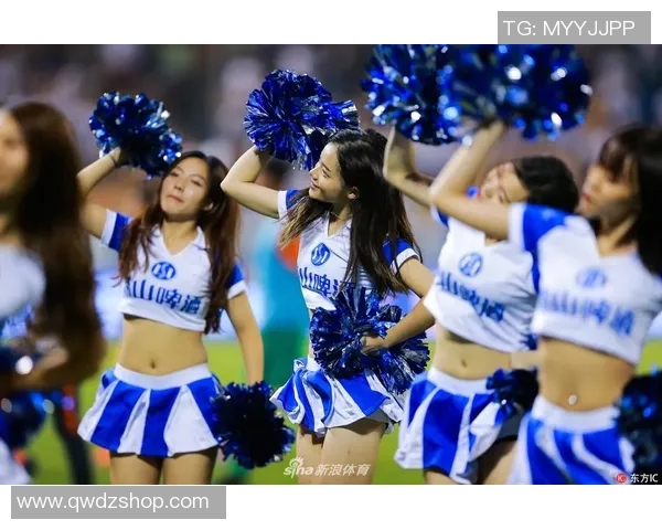 足球宝贝热舞展现青春活力与激情魅力的完美结合 足球宝贝热舞展现青春活力与激情魅力的完美结合